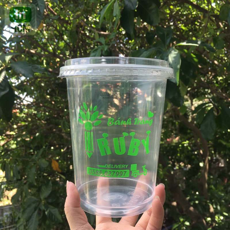 Ly nhựa có nhiều size khác nhau