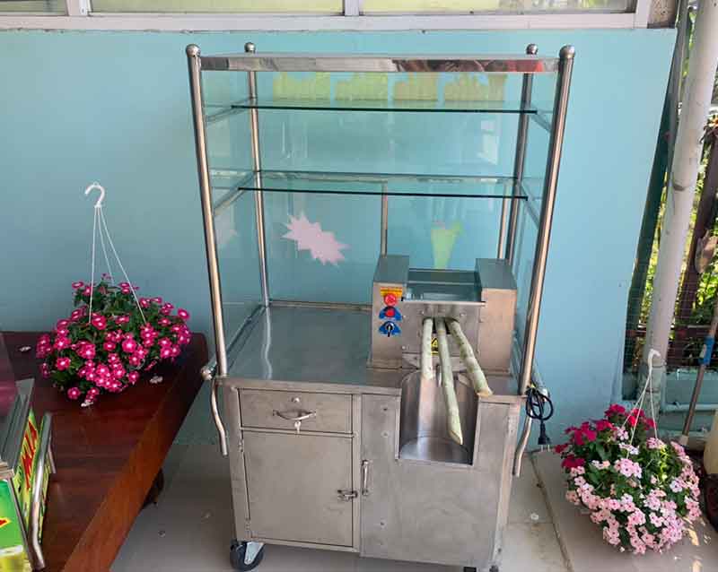 Xe ép nước mía có tủ kính với mức giá thành hợp lý
