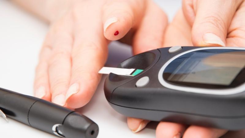 mẹ bầu 3 tháng đầu có được uống nước mía