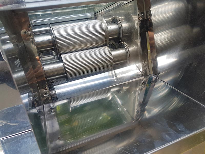 Kiểm tra khả năng hoạt động của bạc đạn xe nước mía